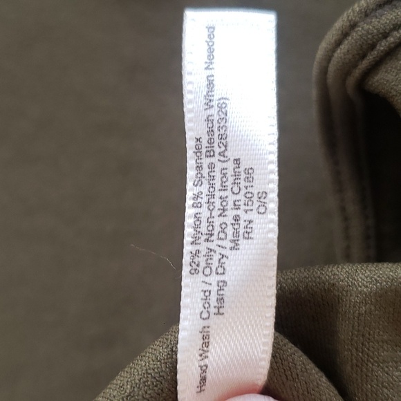 Skinny Tees Shirt Womens Small Olive Sleeveless Turtleneck Stretch Soft Base - Picture 4 of 6